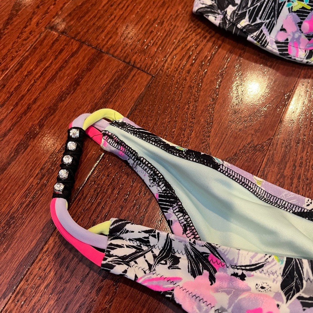 Victoria Secret bikini - Picture 3 of 13